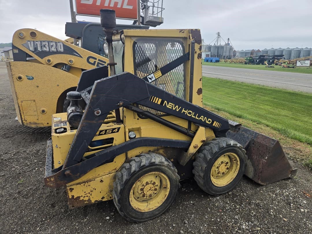 Image of New Holland L454 Primary image