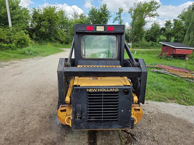 Image of New Holland L465 equipment image 4