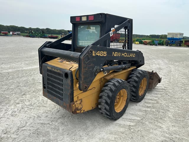 Image of New Holland L485 equipment image 4