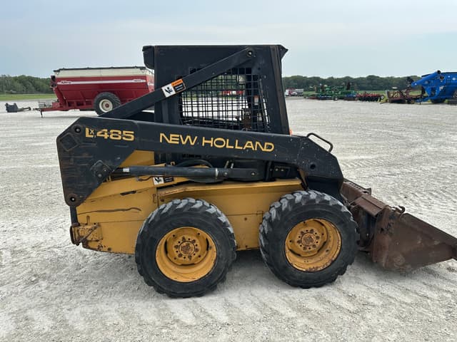 Image of New Holland L485 equipment image 3