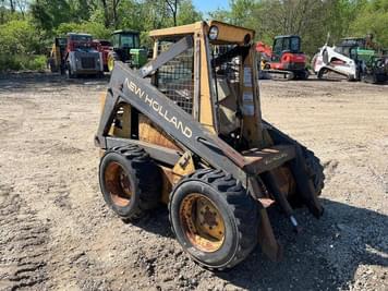 Main image New Holland L553