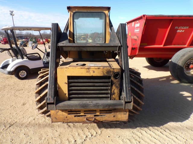 Image of New Holland L553 equipment image 4