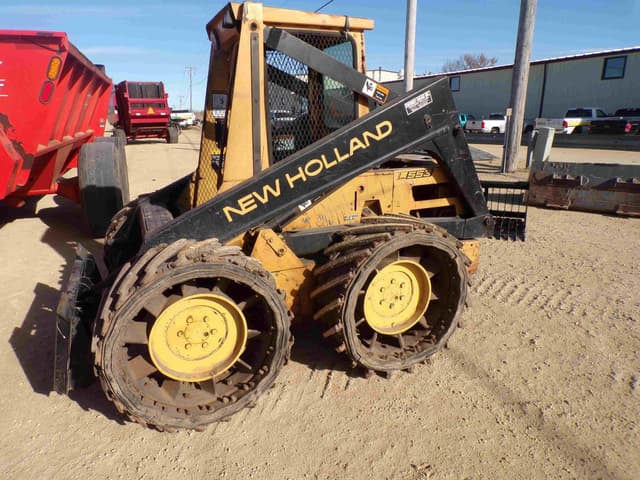 Image of New Holland L553 equipment image 3