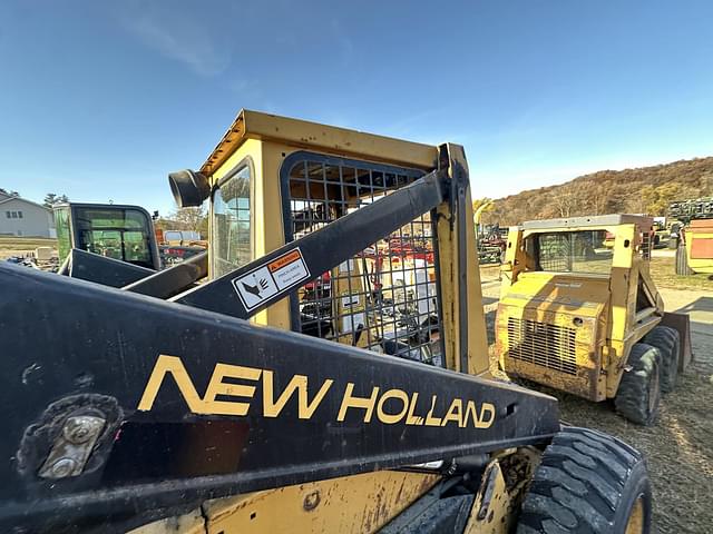 Image of New Holland L553 equipment image 2