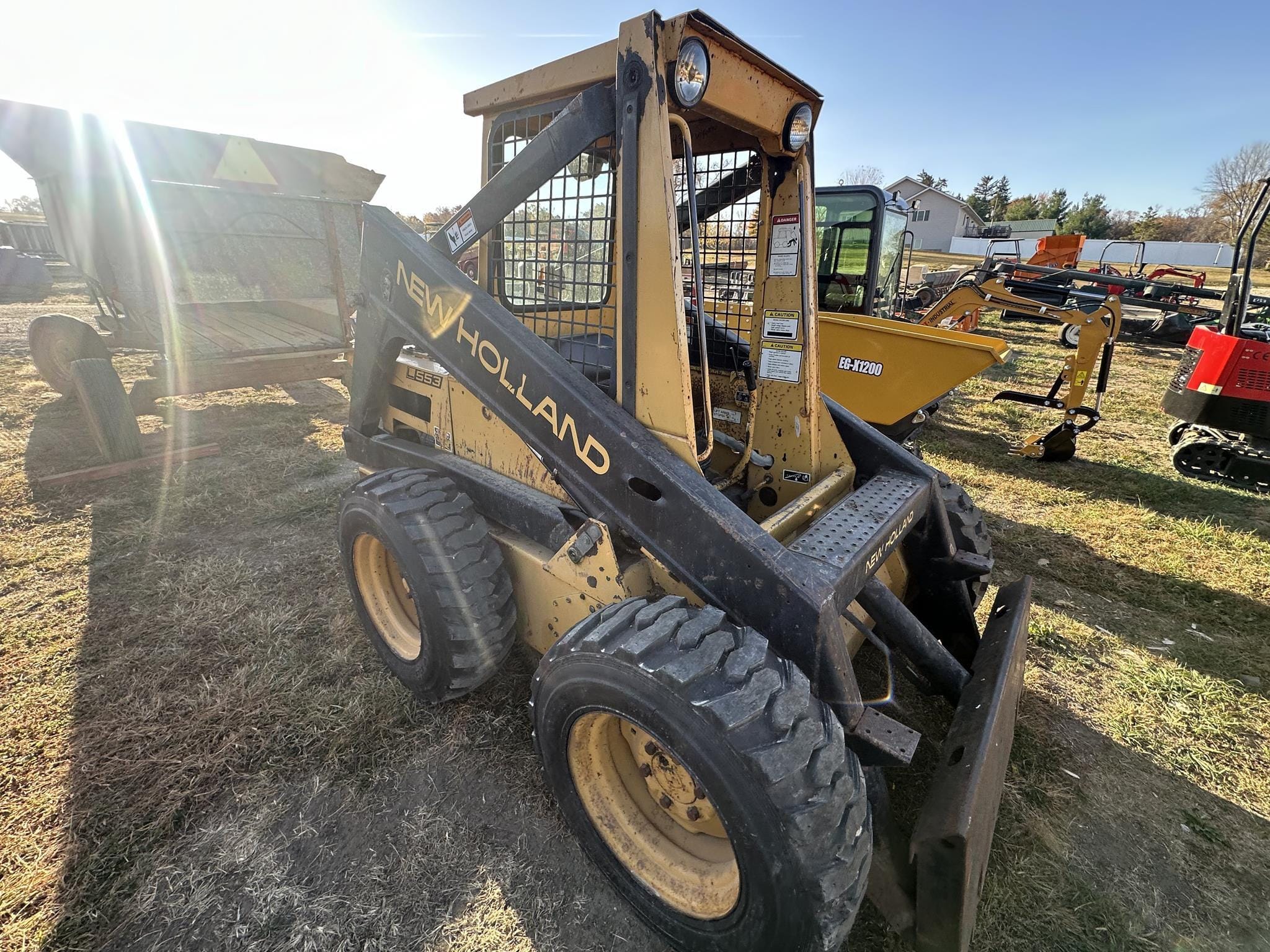 Main image New Holland L553