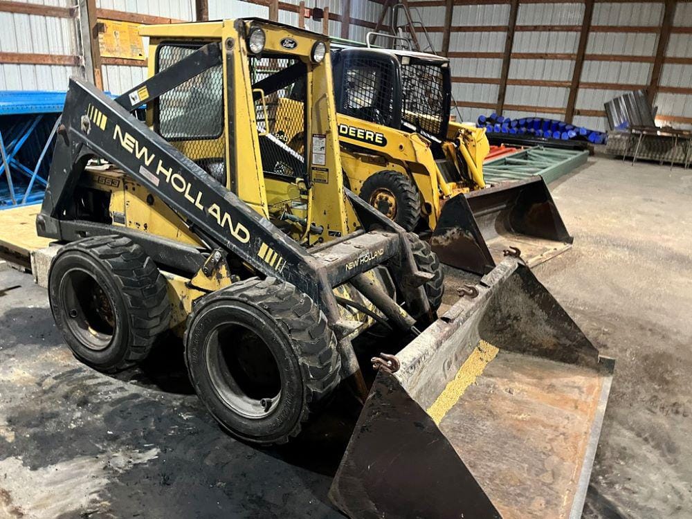 Main image New Holland L553