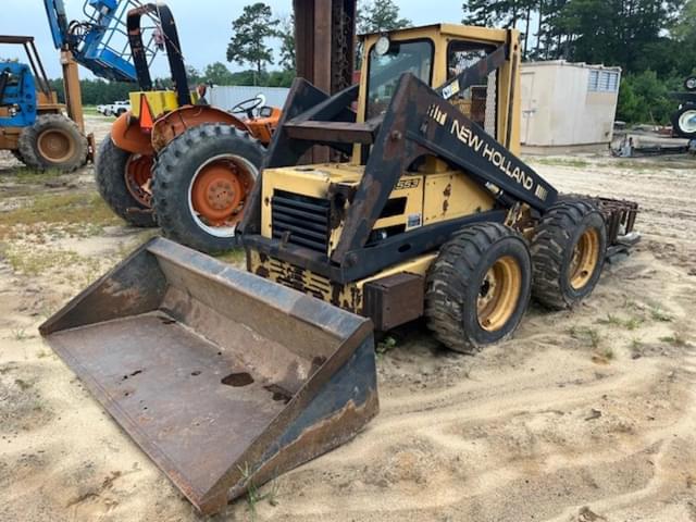 Image of New Holland L553 equipment image 2