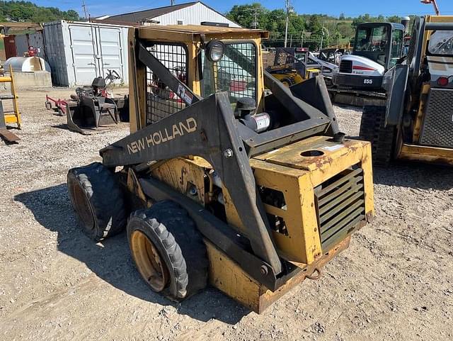 Image of New Holland L553 equipment image 4