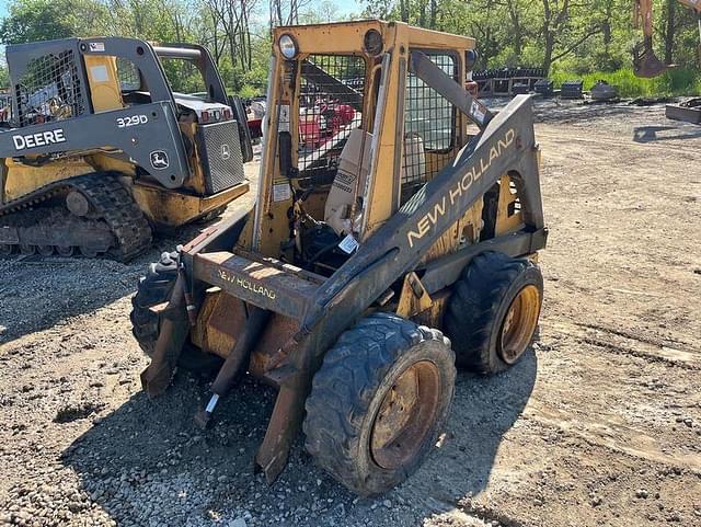 Image of New Holland L553 equipment image 2