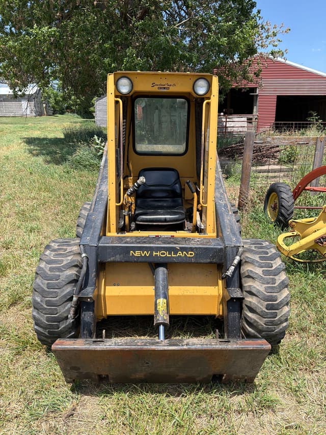 Image of New Holland L553 equipment image 1