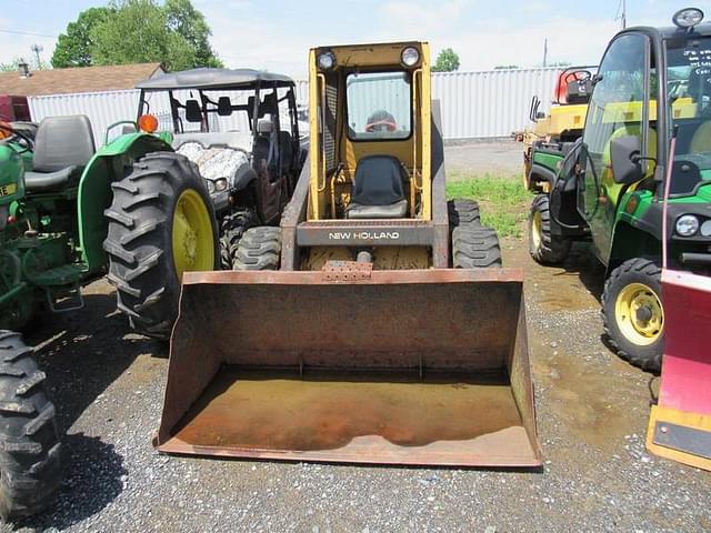 Image of New Holland L553 equipment image 2