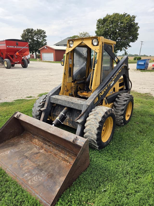 Image of New Holland L555 equipment image 2