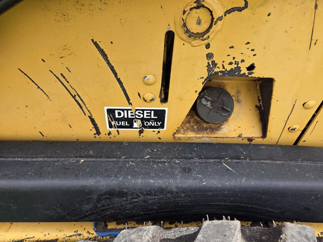 Image of New Holland L555 equipment image 3