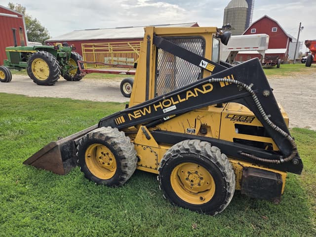 Image of New Holland L555 equipment image 4