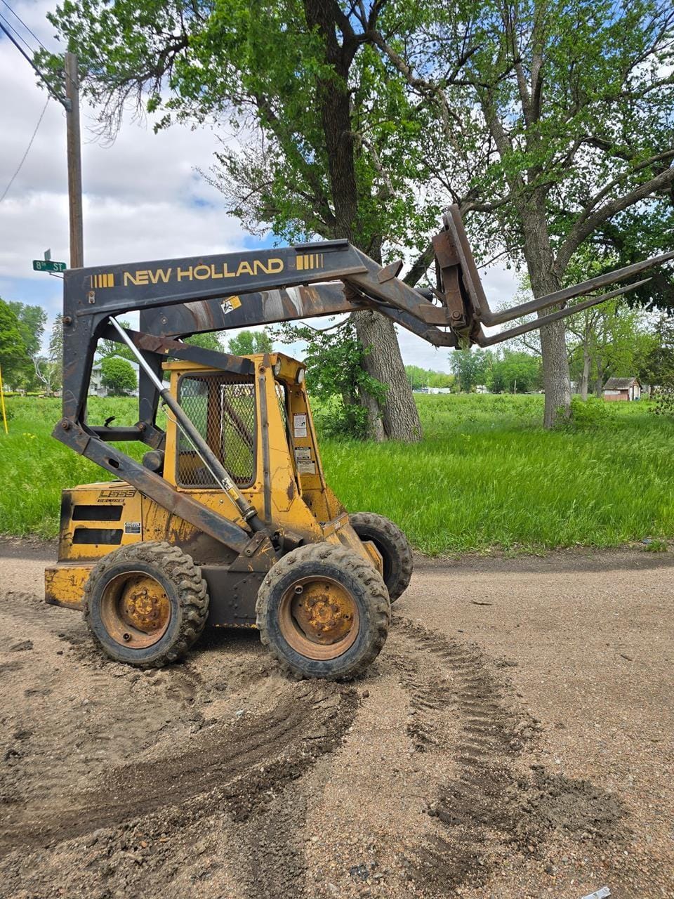 New Holland L555 Equipment Image0