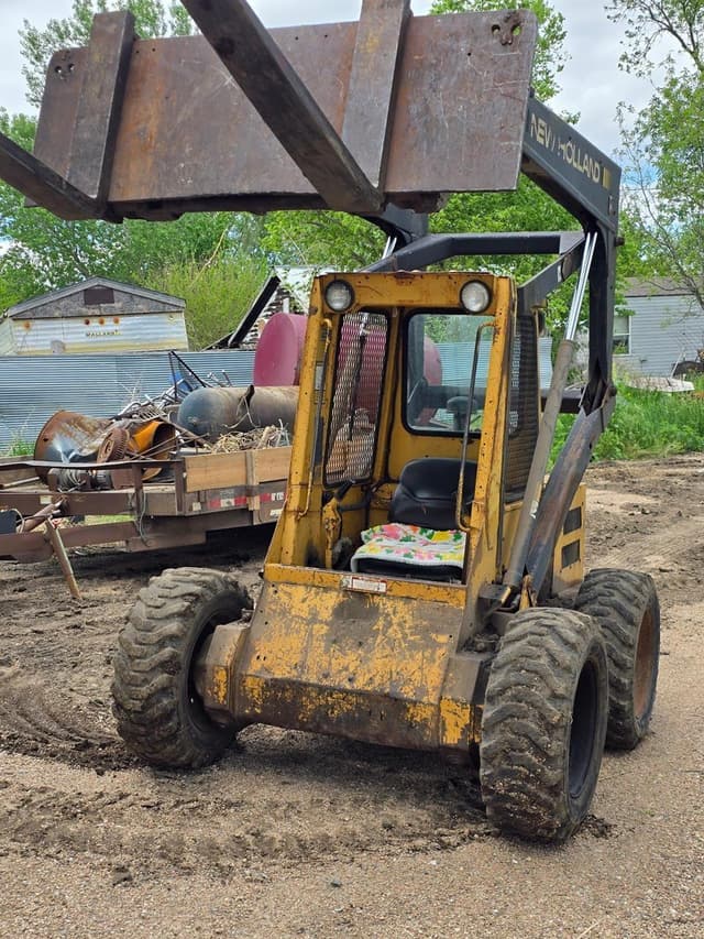 Image of New Holland L555 equipment image 1