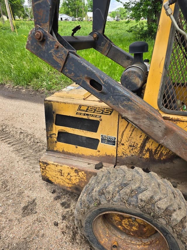 Image of New Holland L555 equipment image 3