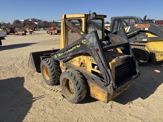 Image of New Holland L555 equipment image 4
