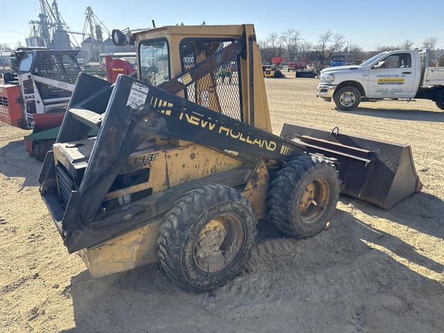 Image of New Holland L555 equipment image 3