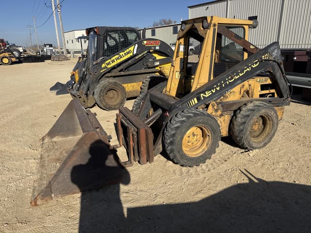 Image of New Holland L555 equipment image 1