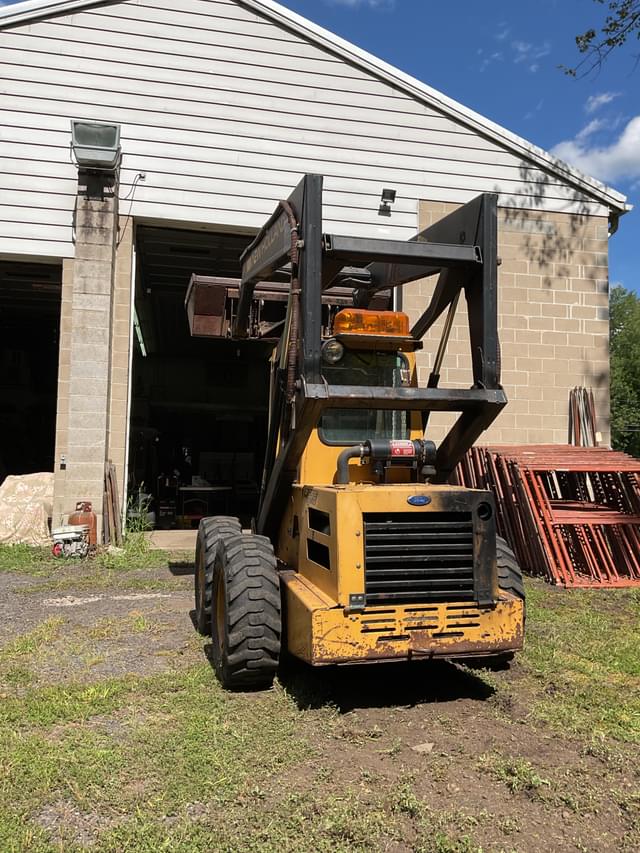 Image of New Holland L555 equipment image 2