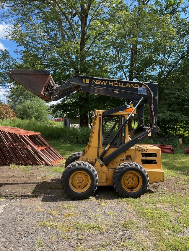 Image of New Holland L555 equipment image 1