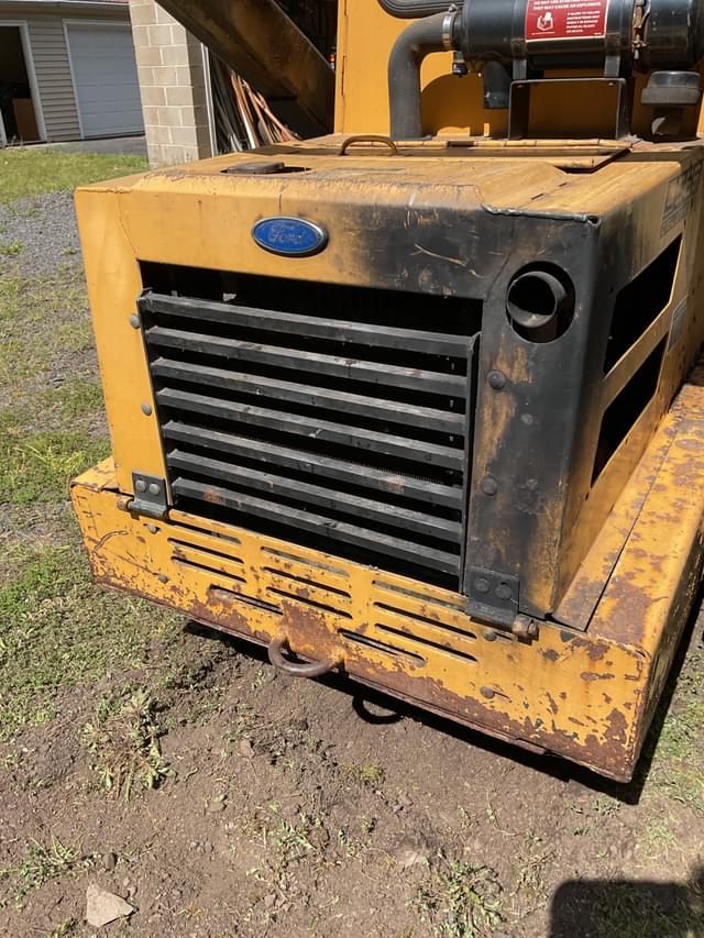 Image of New Holland L555 equipment image 4