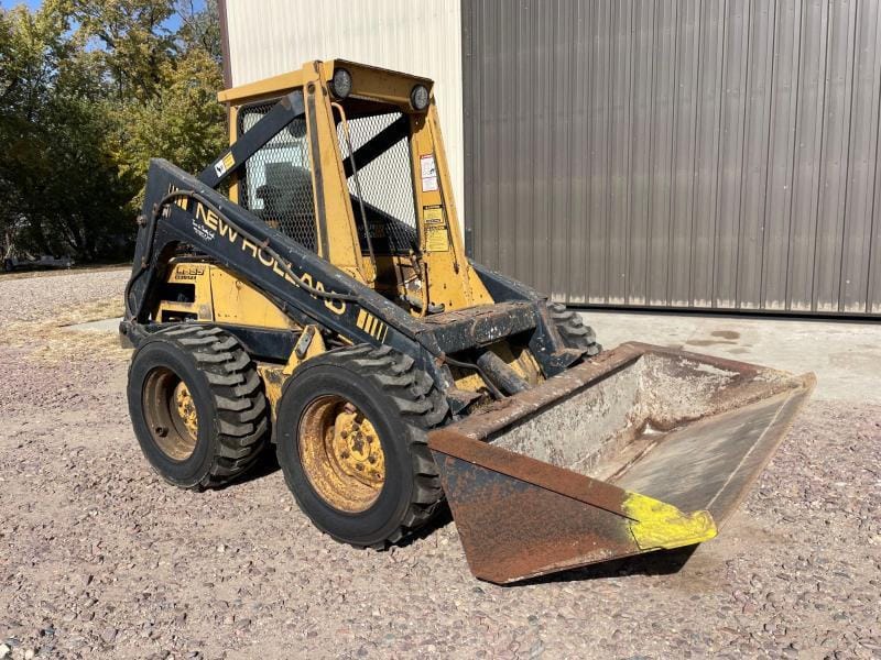 Main image New Holland L555