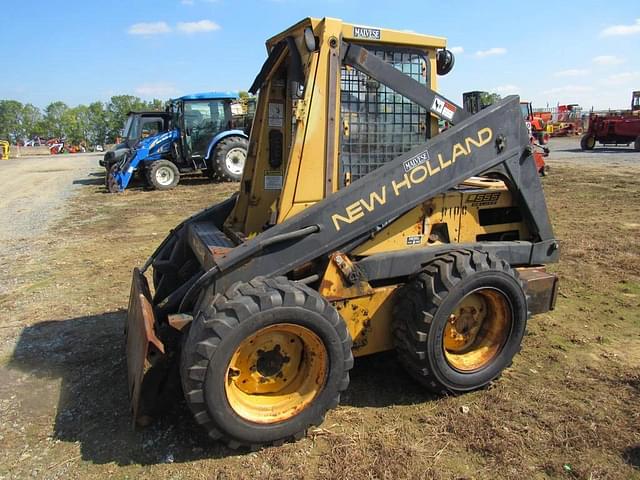 Image of New Holland L555 equipment image 3