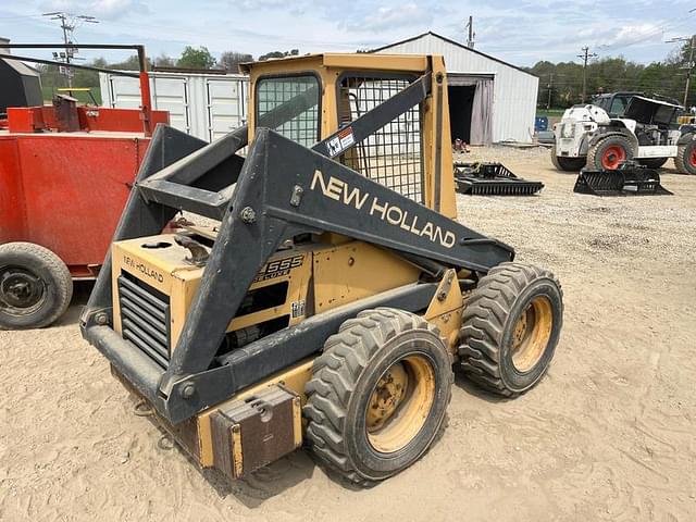 Image of New Holland L555 equipment image 4