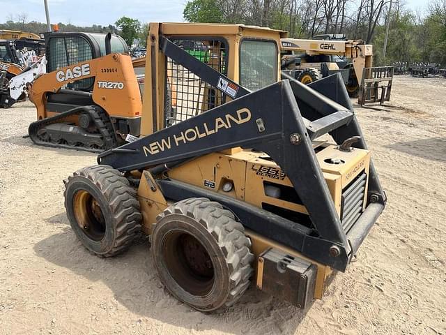 Image of New Holland L555 equipment image 2