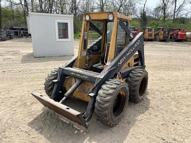 Image of New Holland L555 equipment image 1