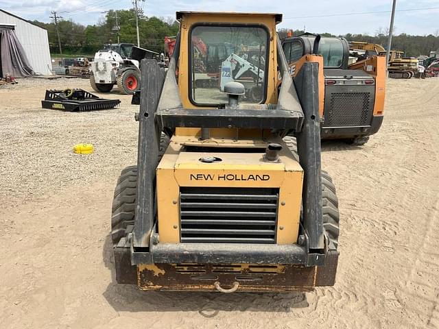 Image of New Holland L555 equipment image 3