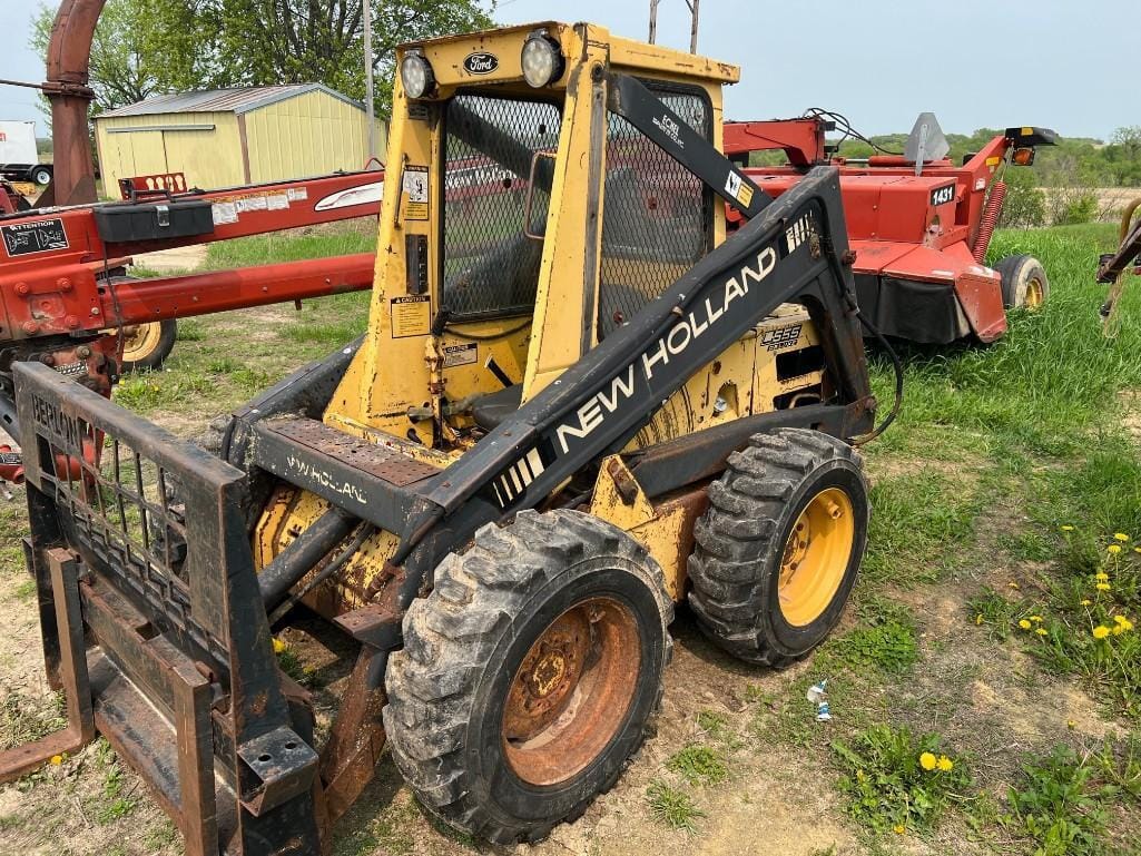 Main image New Holland L555