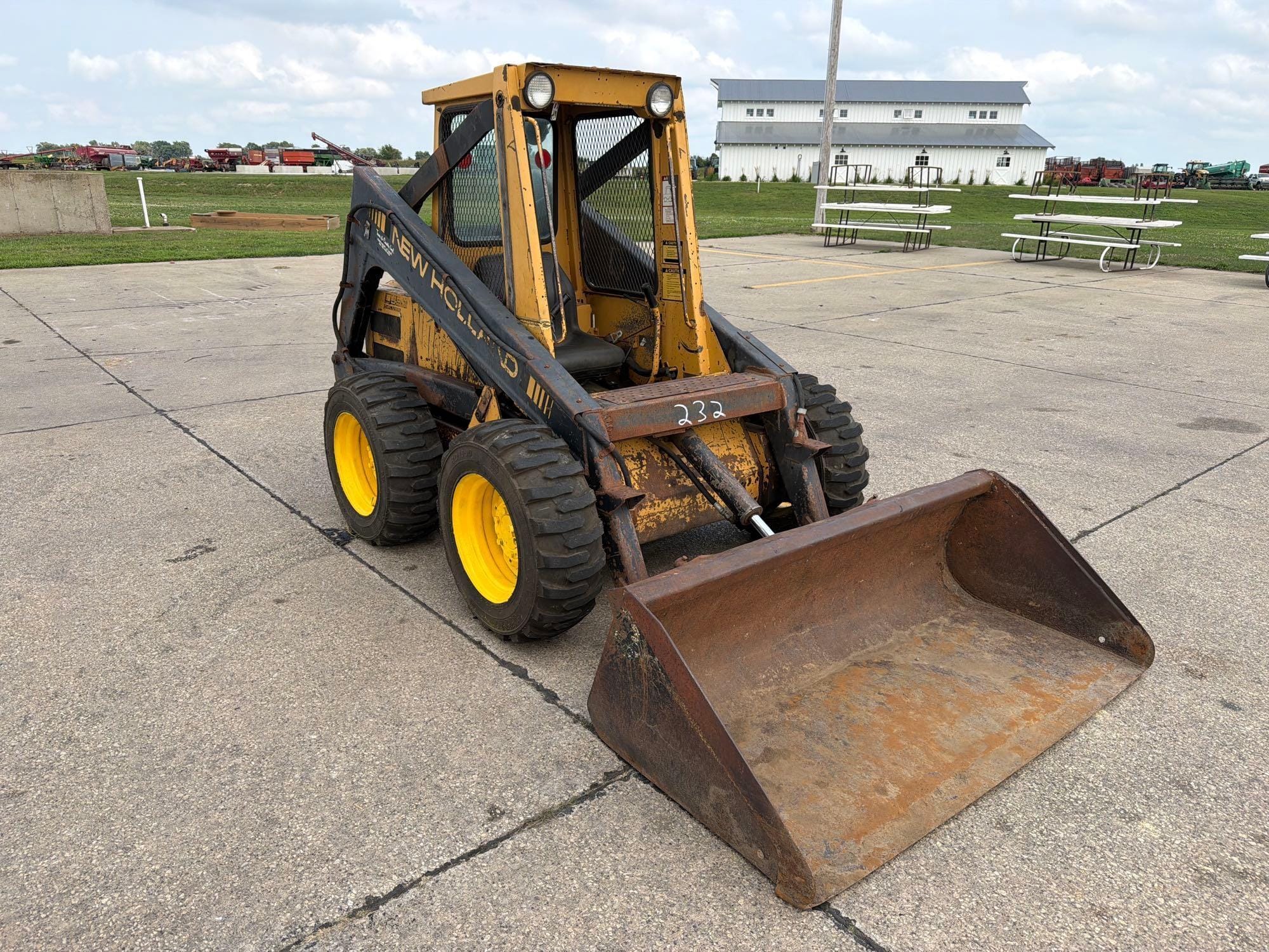 New Holland L555 Equipment Image0
