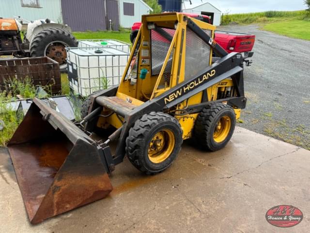 Image of New Holland L775 equipment image 2