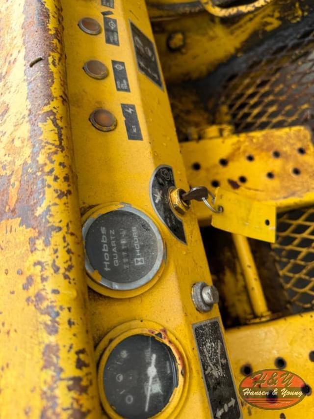 Image of New Holland L775 equipment image 3