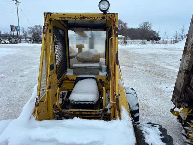 Image of New Holland L778 equipment image 3