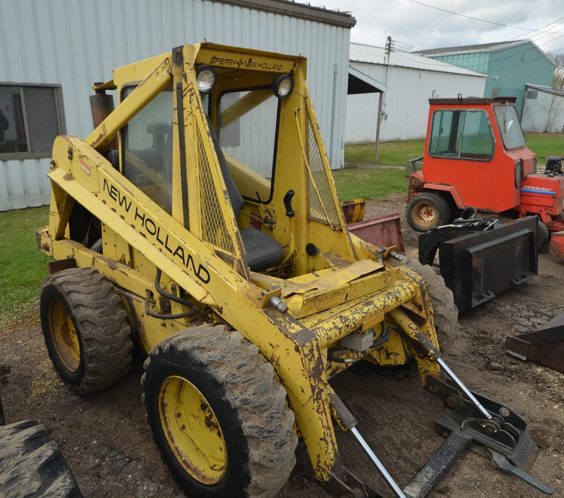 Main image New Holland L779