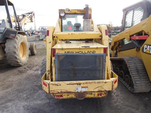 Image of New Holland L779 equipment image 3