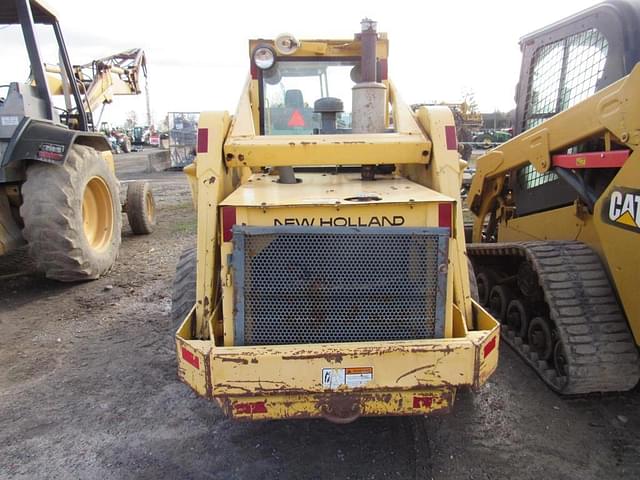 Image of New Holland L779 equipment image 3