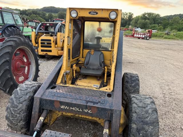 Image of New Holland L783 equipment image 2