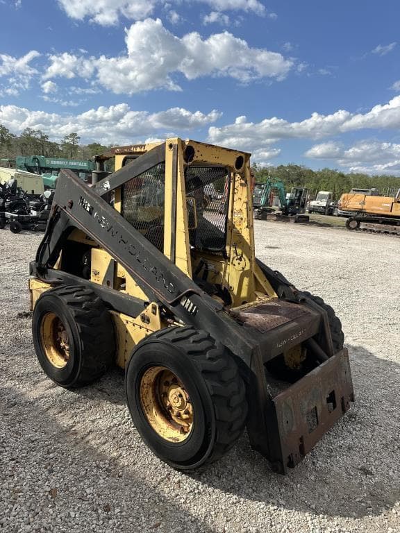 Image of New Holland L785 equipment image 4