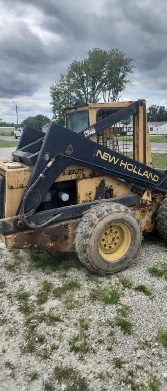Image of New Holland L785 equipment image 1