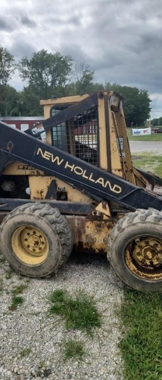 Image of New Holland L785 equipment image 2