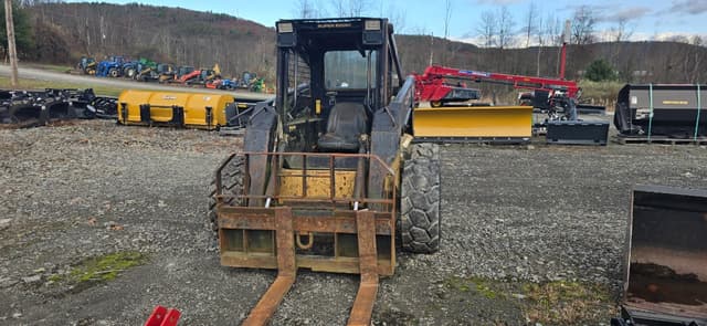 Image of New Holland L865 equipment image 1