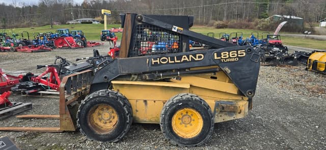 Image of New Holland L865 equipment image 3