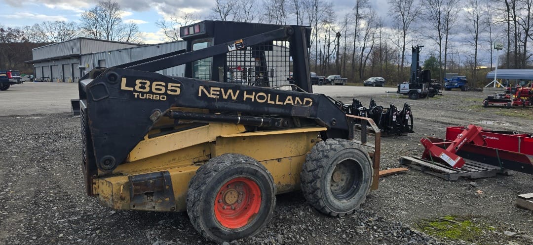 New Holland L865 Equipment Image0