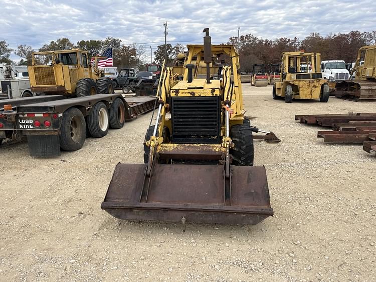 New Holland LB620 Equipment Image0