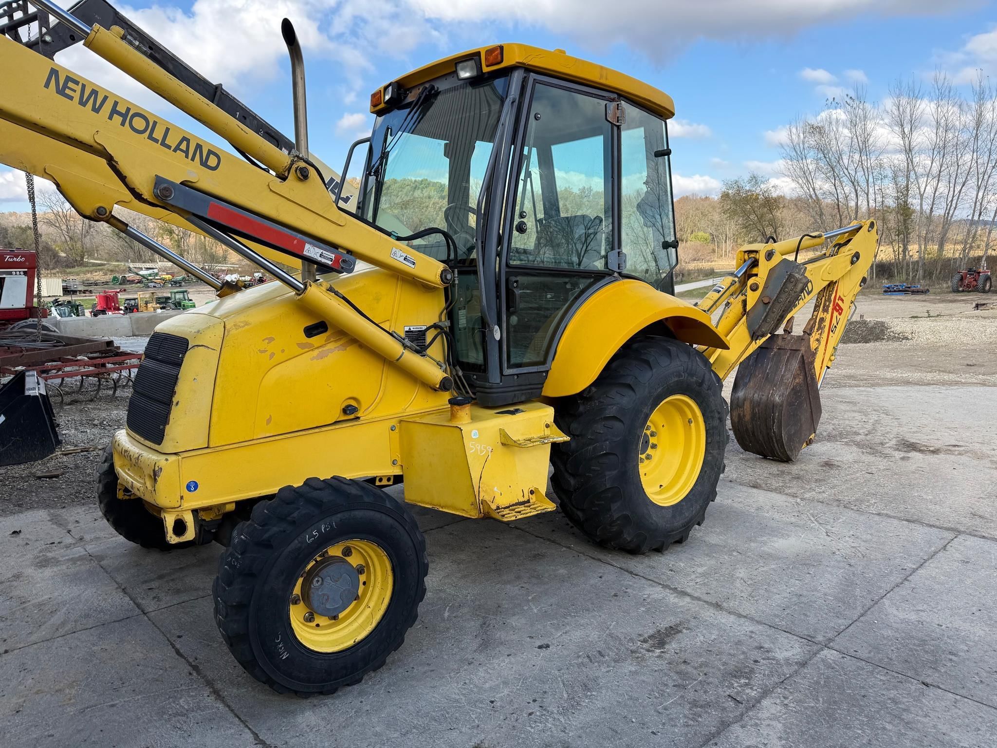 New Holland LB75 Equipment Image0